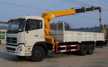 12Ton 6x4 Dongfengは伸縮自在の腕を搭載するクレーン トラック12000X2500X3850mmを使用しました